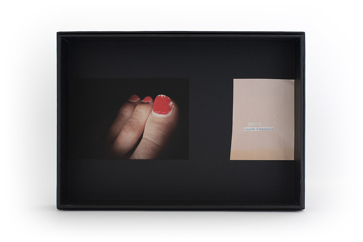 Fragment de corps, ombre et lumière, tirage papier kozo, féminité, finitude, abandon, pied, fétichisme, apparence.